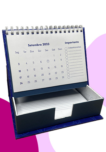 Caixa cartonada com calendário de mesa